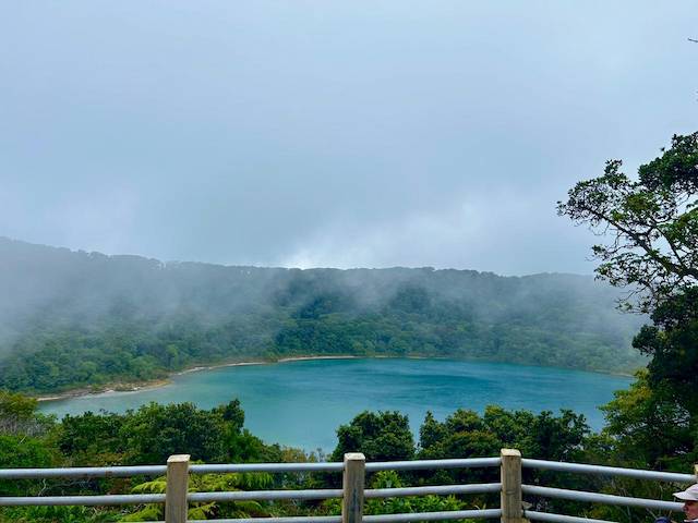 poas volcano crater
