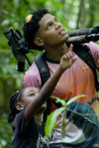 Local guide helping visitors discover wildlife in Manuel Antonio National Park