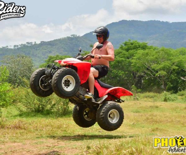 atv tour driver makin a willy