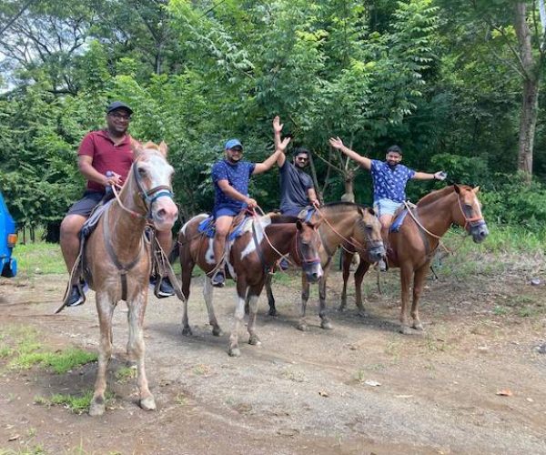 horse back riding jaco mountians