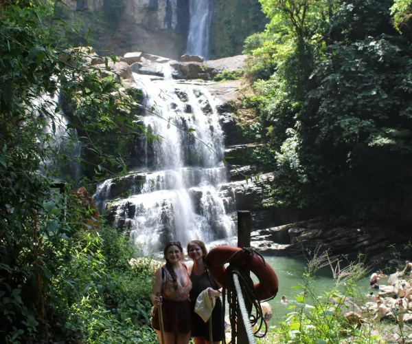 visitors-nauyaca-waterfalls-costa-rica-tour